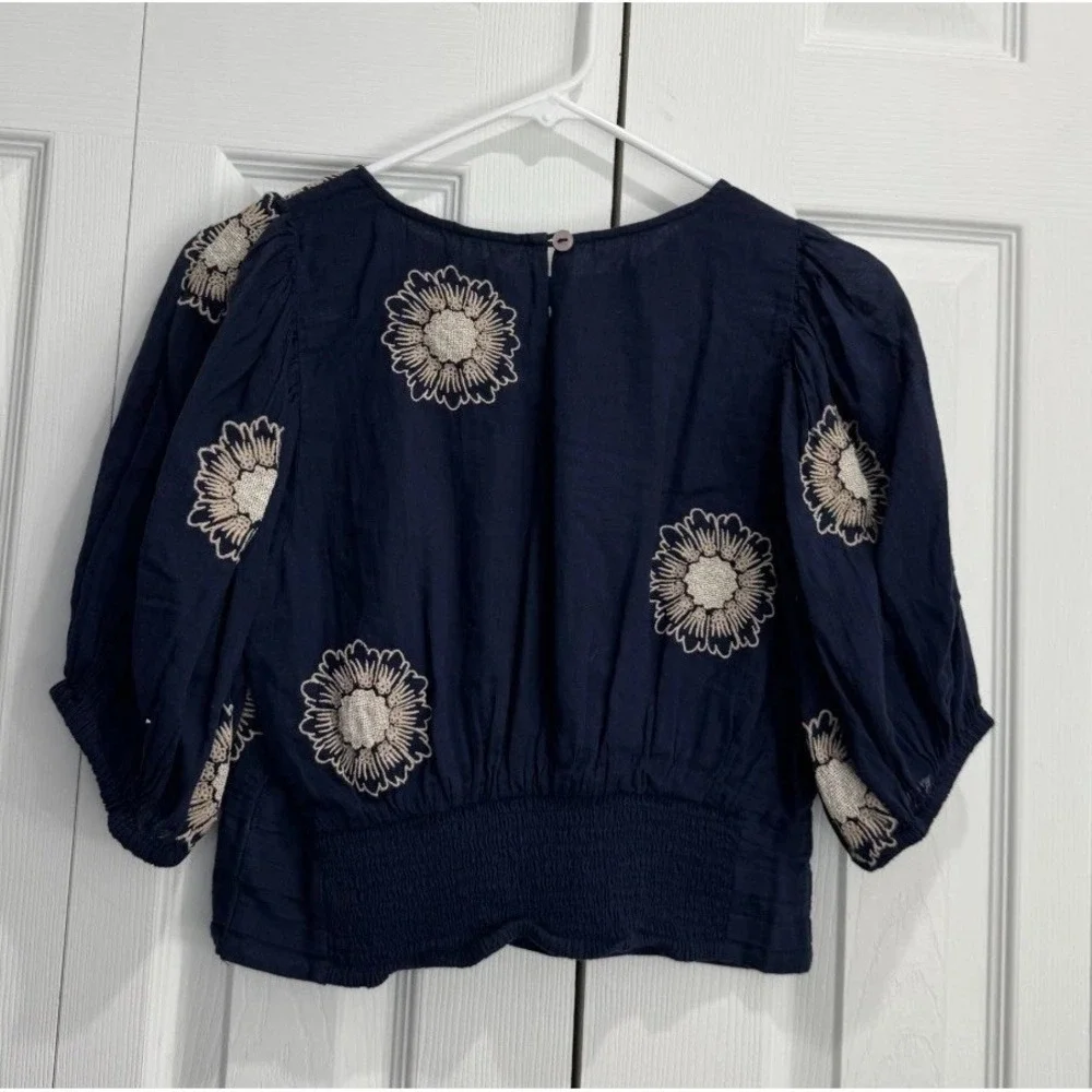 Free‎ People My Girl Floral Embroidered Blouse Women's Small Navy Cream Cropped